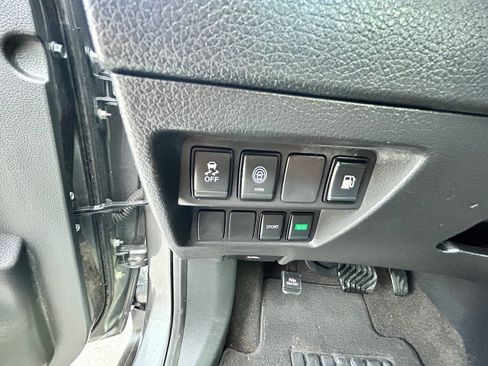 Used 2020 Nissan Rogue S image 13