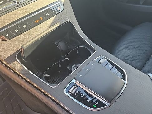 Used 2022 Mercedes-Benz GLC 300 4MATIC w/ Multimedia Package Lite image 17