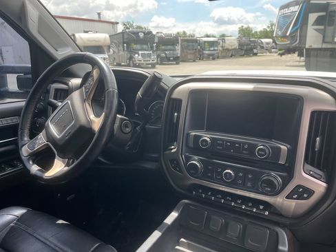 Used 2019 GMC Sierra 2500 Denali w/ Duramax Plus Package AWD/4WD image 23