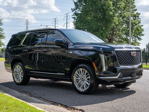 Used 2026 Cadillac Escalade Luxury w/ Touring Package AWD/4WD image 4