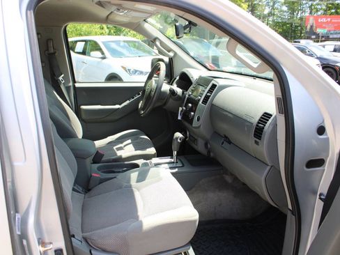 Used 2014 Nissan Frontier SV w/ SV Value Truck Package AWD/4WD image 30