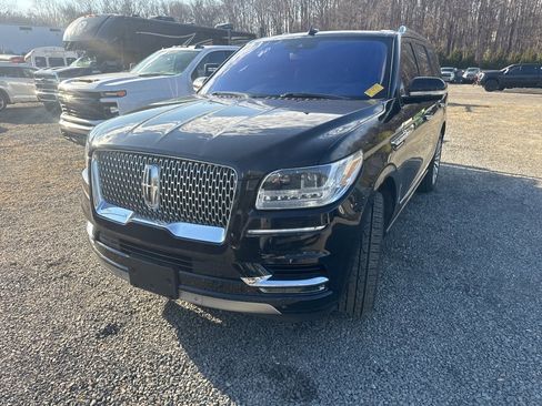 Used 2019 Lincoln Navigator Reserve image 3