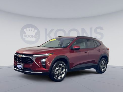 Used 2025 Chevrolet Trax LT w/ LT Convenience Package image 1