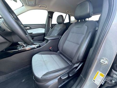 Used 2025 Chevrolet Trax LT w/ Driver Confidence Package FWD image 13