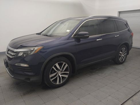Used 2017 Honda Pilot Touring image 2