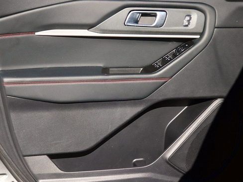 Used 2025 Ford Explorer ST-Line w/ ST-Line Street Pack image 11