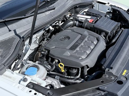 Used 2019 Volkswagen Tiguan SEL R-Line FWD image 18