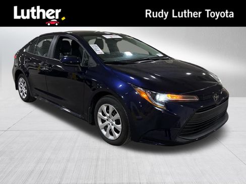 Certified 2025 Toyota Corolla LE FWD image 1