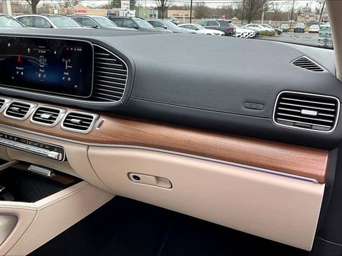 Used 2026 Mercedes-Benz GLS 450 4MATIC image 16