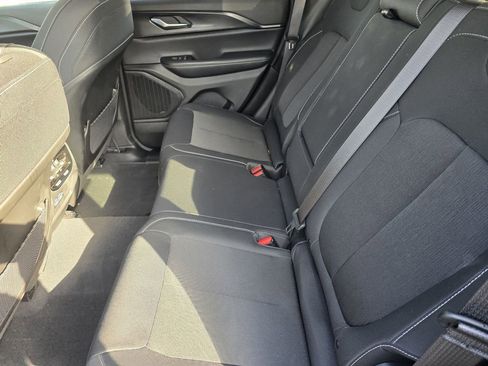 Used 2023 Jeep Grand Cherokee Laredo X image 12