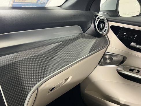 Used 2025 Mercedes-Benz GLC 300 4MATIC image 18