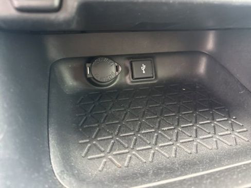 Used 2020 Toyota RAV4 XLE image 31