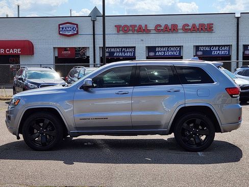 Used 2015 Jeep Grand Cherokee Altitude AWD/4WD image 3
