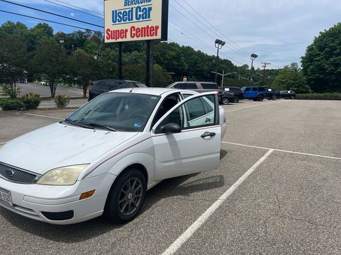 Used 2007 Ford Focus SE FWD image 2
