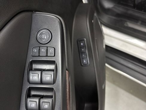 Used 2020 GMC Yukon SLT image 12