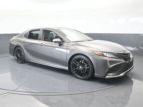 Used 2021 Toyota Camry XSE image 8