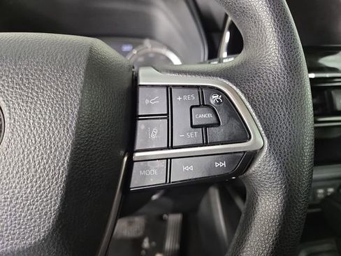 Used 2023 Toyota Highlander L image 23