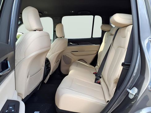 New 2025 Jeep Grand Cherokee Limited image 32