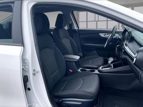 Used 2023 Kia Forte LXS image 29