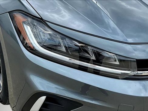 Used 2025 Volkswagen Jetta SE FWD image 30