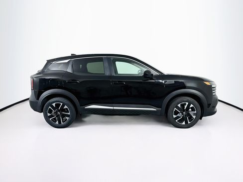 Used 2025 Nissan Kicks SV AWD/4WD image 10