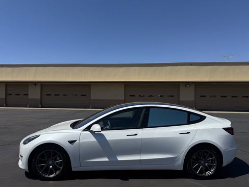 Used 2023 Tesla Model 3 Standard Range RWD image 4