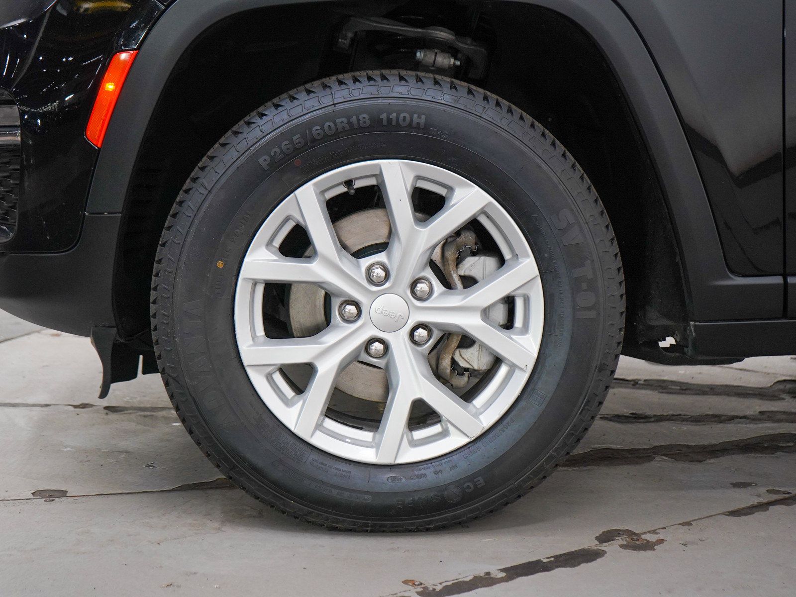 Used 2023 Jeep Grand Cherokee Limited AWD/4WD image 31
