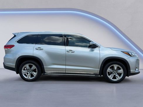 Used 2019 Toyota Highlander Limited FWD image 7