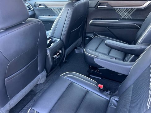 Used 2025 GMC Acadia Denali image 14