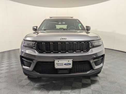 Used 2023 Jeep Grand Cherokee Altitude AWD/4WD image 3