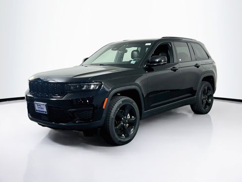 Used 2023 Jeep Grand Cherokee Altitude AWD/4WD image 1