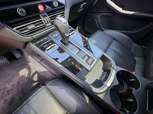 Certified 2022 Porsche Macan S image 30