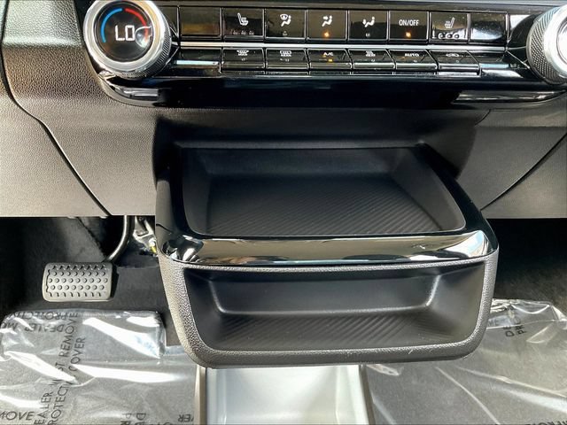 Used 2027 Chevrolet Bolt LT w/ Comfort Package FWD image 8