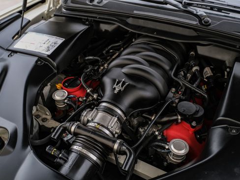 Used 2015 Maserati GranTurismo Sport RWD image 47
