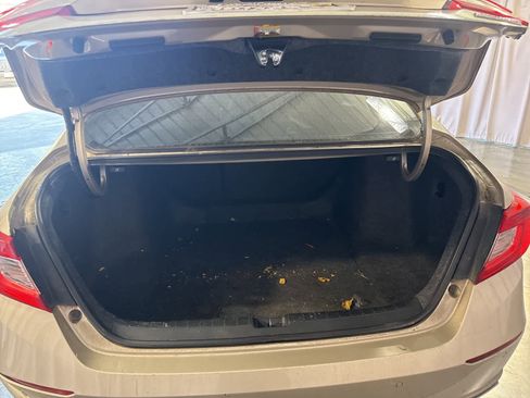 Used 2018 Honda Accord Touring image 13