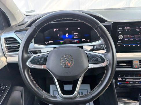 Used 2025 Volkswagen Taos SE image 16