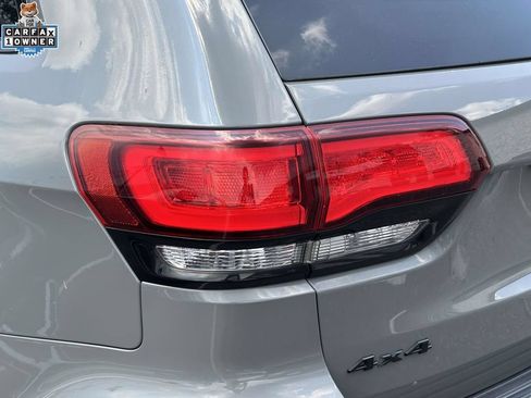 Used 2020 Jeep Grand Cherokee Altitude AWD/4WD image 9