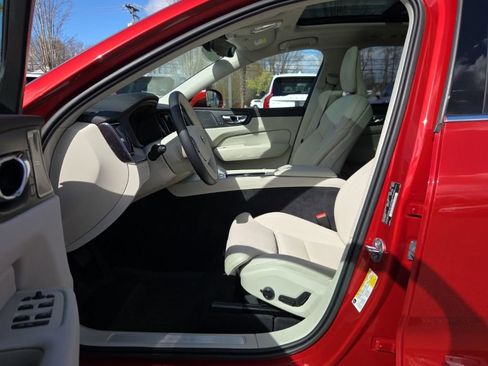 Certified 2023 Volvo XC60 B6 Ultimate w/ Climate Package AWD/4WD image 4