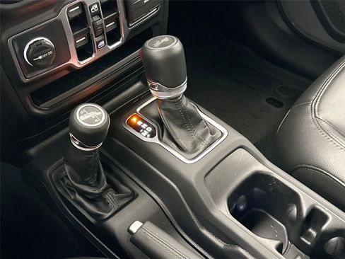 Used 2022 Jeep Wrangler Unlimited Sahara AWD/4WD image 24