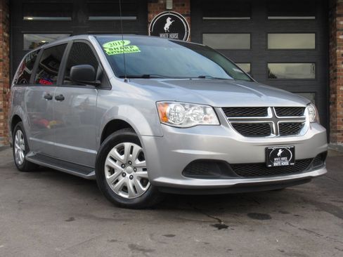 Used 2019 Dodge Grand Caravan SE w/ UConnect Hands-Free Group image 1