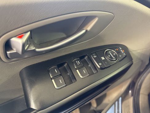 Used 2017 Kia Sedona LX w/ LX Essentials Premium Package FWD image 16
