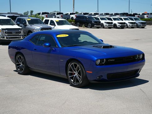 Used 2018 Dodge Challenger R/T RWD image 4