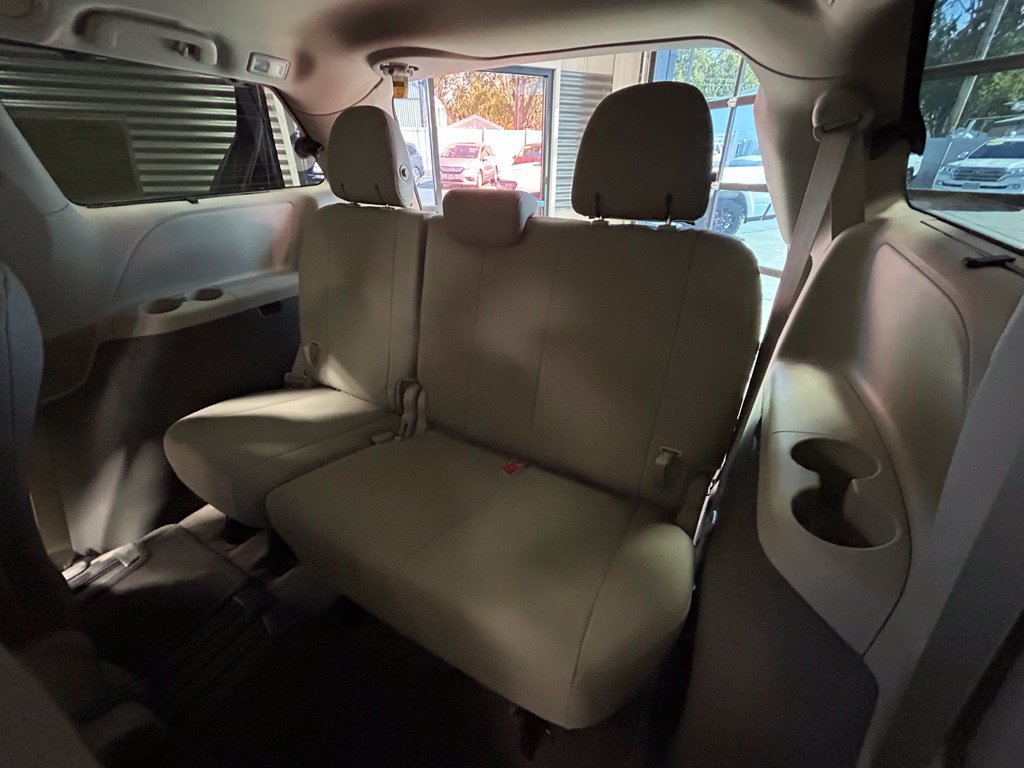 Used 2017 Toyota Sienna XLE FWD image 9