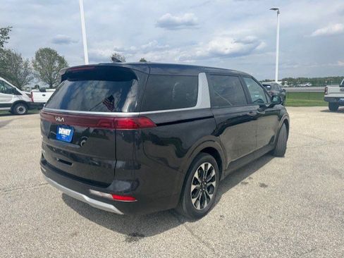 Used 2024 Kia Carnival EX FWD image 9