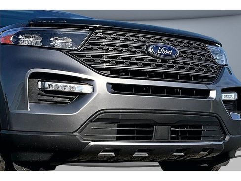 Used 2022 Ford Explorer XLT w/ Equipment Group 202A AWD/4WD image 33