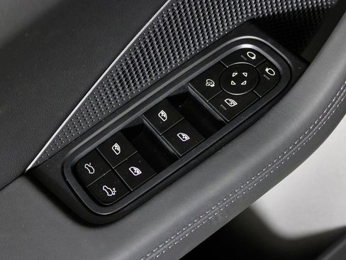 Certified 2025 Porsche Macan 4S Electric image 17