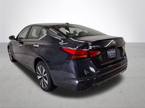 Used 2022 Nissan Altima 2.5 SV w/ SV Premium Package image 10