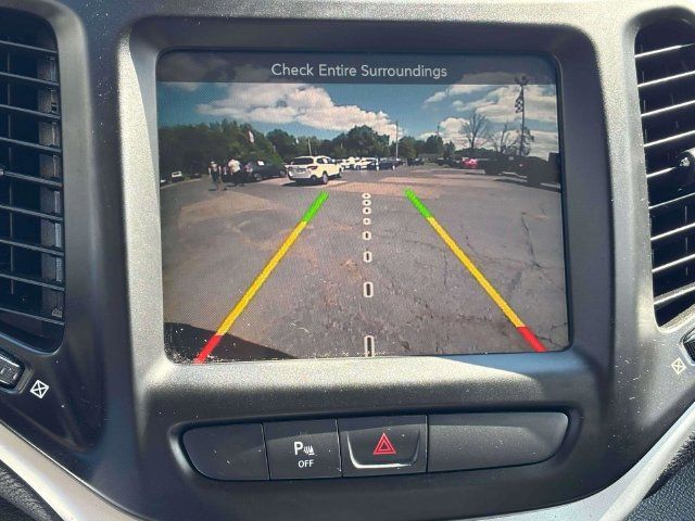 Used 2016 Jeep Cherokee Trailhawk w/ Comfort/Convenience Group AWD/4WD image 16