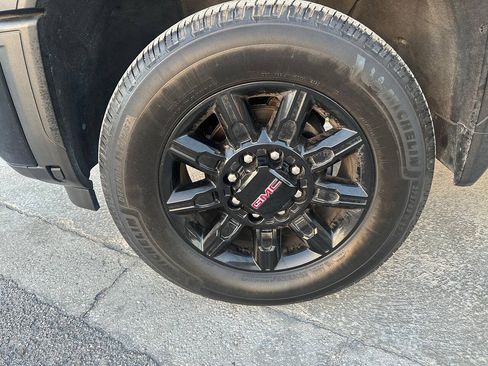 Used 2024 GMC Sierra 2500 AT4 w/ AT4 Premium Plus Package AWD/4WD image 19