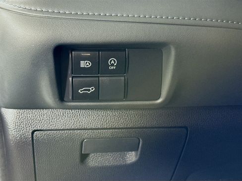 Used 2023 Toyota Highlander XLE AWD/4WD image 10